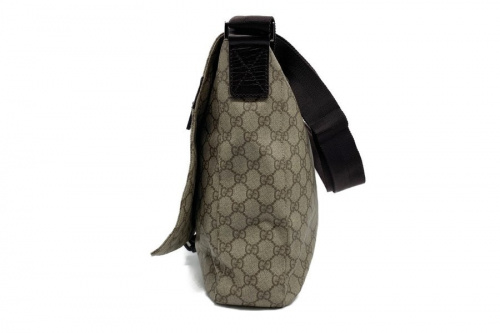 グッチのPVCコーティングショルダーバッグ