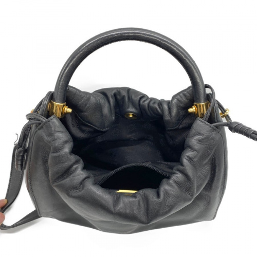 ナッパレザー巾着2WAYバッグのショルダーバッグ