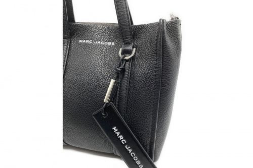 マークジェイコブスのTHE TAG TOTE 21