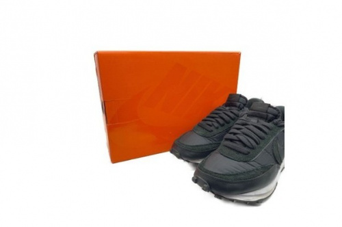 スニーカーのNIKE×sacai