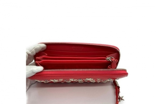 ジミーチュウのスタースタッズ入りラウンドファスナーウォレット