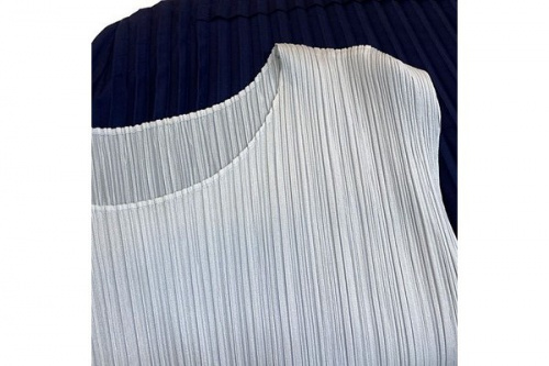 キャリアファッションのPLEATS PLEASE, me ISSEY MIYAKE