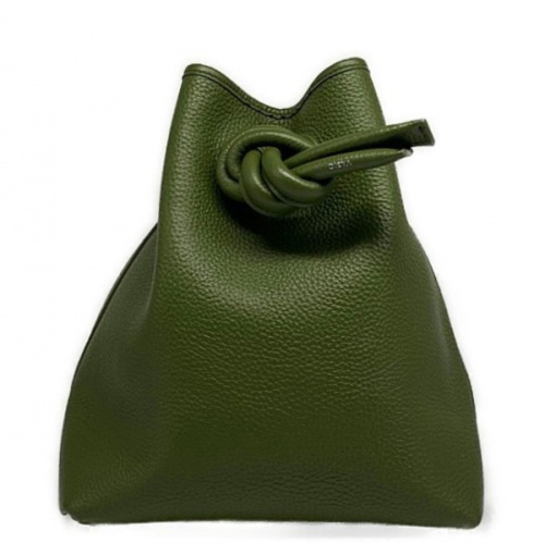 ヴァジックの巾着型レザーバッグ