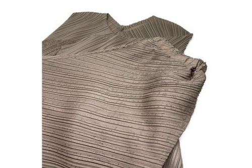 ドメスティックブランドのPLEATS PLEASE
