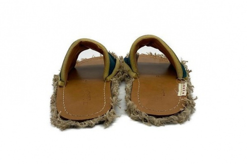 マルニのナイロン&フォームラバーサンダル