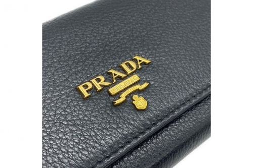 プラダのサフィアーノロングウォレット