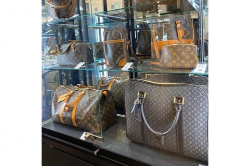 LOUIS VUITTON のルイ ヴィトン