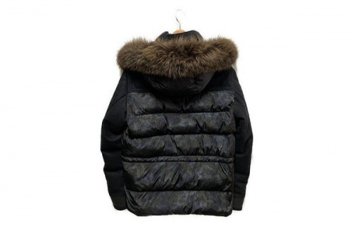 モンクレールのコヨーテファーダウンジャケット