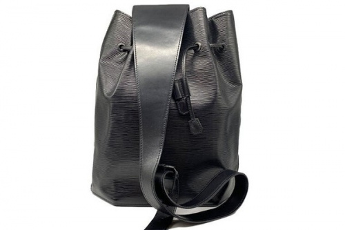 ルイ ヴィトンのサックアドエピ ショルダーバッグ