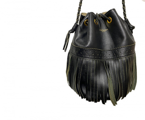 ラグジュアリーブランドのフリンジショルダーバッグ