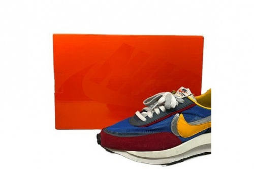 コラボ・別注アイテムのNIKE×sacai