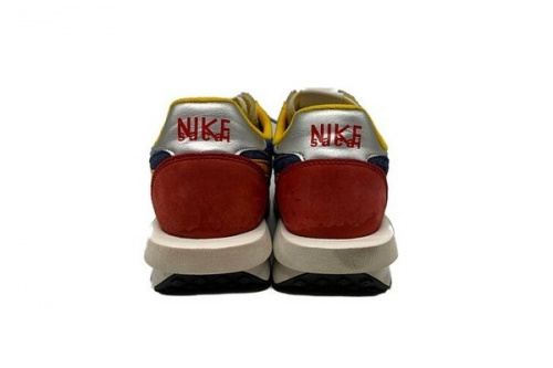 LDWAFFLEのスニーカー