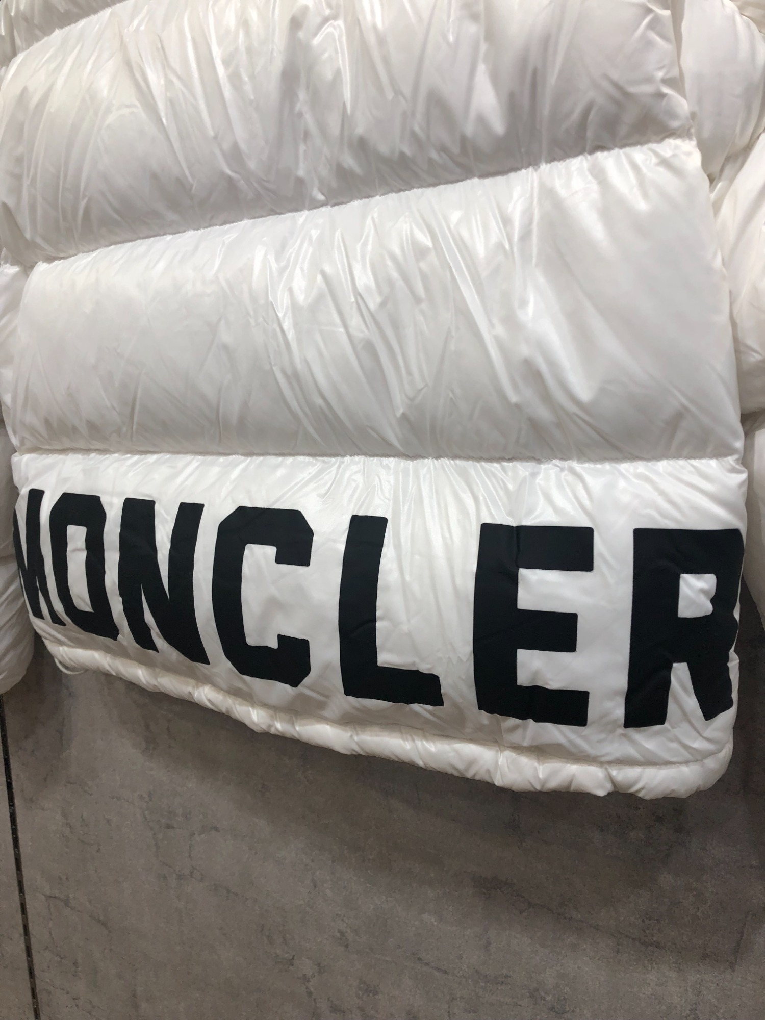MONCLER / モンクレール 】より、CHOUELLEダウンジャケットが買取入荷 