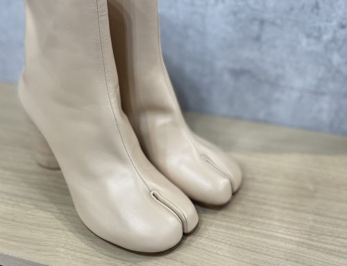 メゾンマルジェラの足袋ブーツ