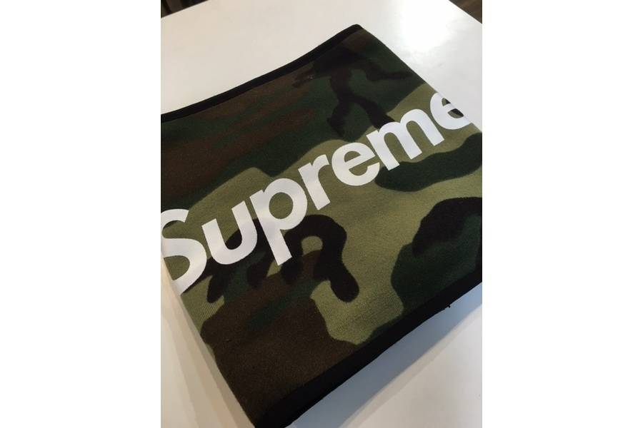 GRIND表紙掲載 supreme ネックウォーマー 迷彩 ロゴで楽しむSupreme
