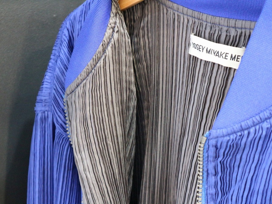 イッセイミヤケme　プリーツジャケット ISSEY MIYAKE イッセイミヤケ プリーツ ジャケット SIZE 2