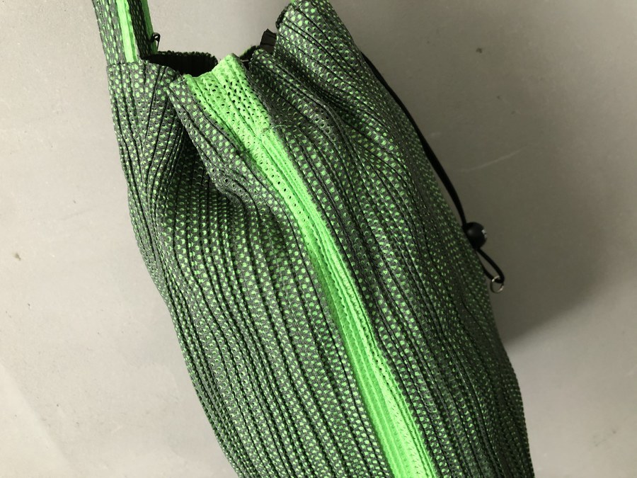 【PLEATS PLEASE ISSEY MIYAKE/プリーツ プリーズ イッセイ ミヤケ】よりプリーツトートバッグ買取入荷しました