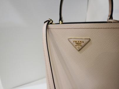 「ラグジュアリーブランドのPRADA 」