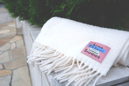Acne studios / アクネストゥディオズ 】より 手紡ぎ風ウールスカーフ