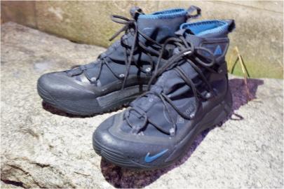 「スニーカーのNIKE ACG 」