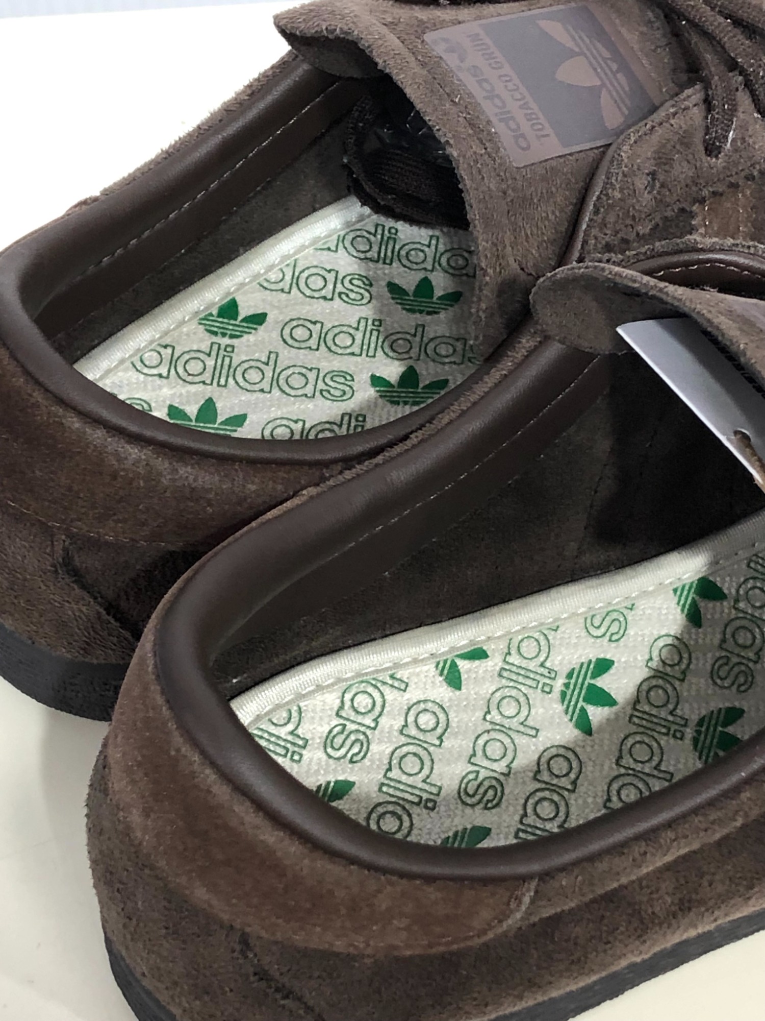 【Adidas】★送料・関税込★タバコGruenスニーカー 人気商品 adidas スニーカー タバコ Tobacco / アディダスオリジナルス