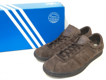 「スニーカーのadidas 」