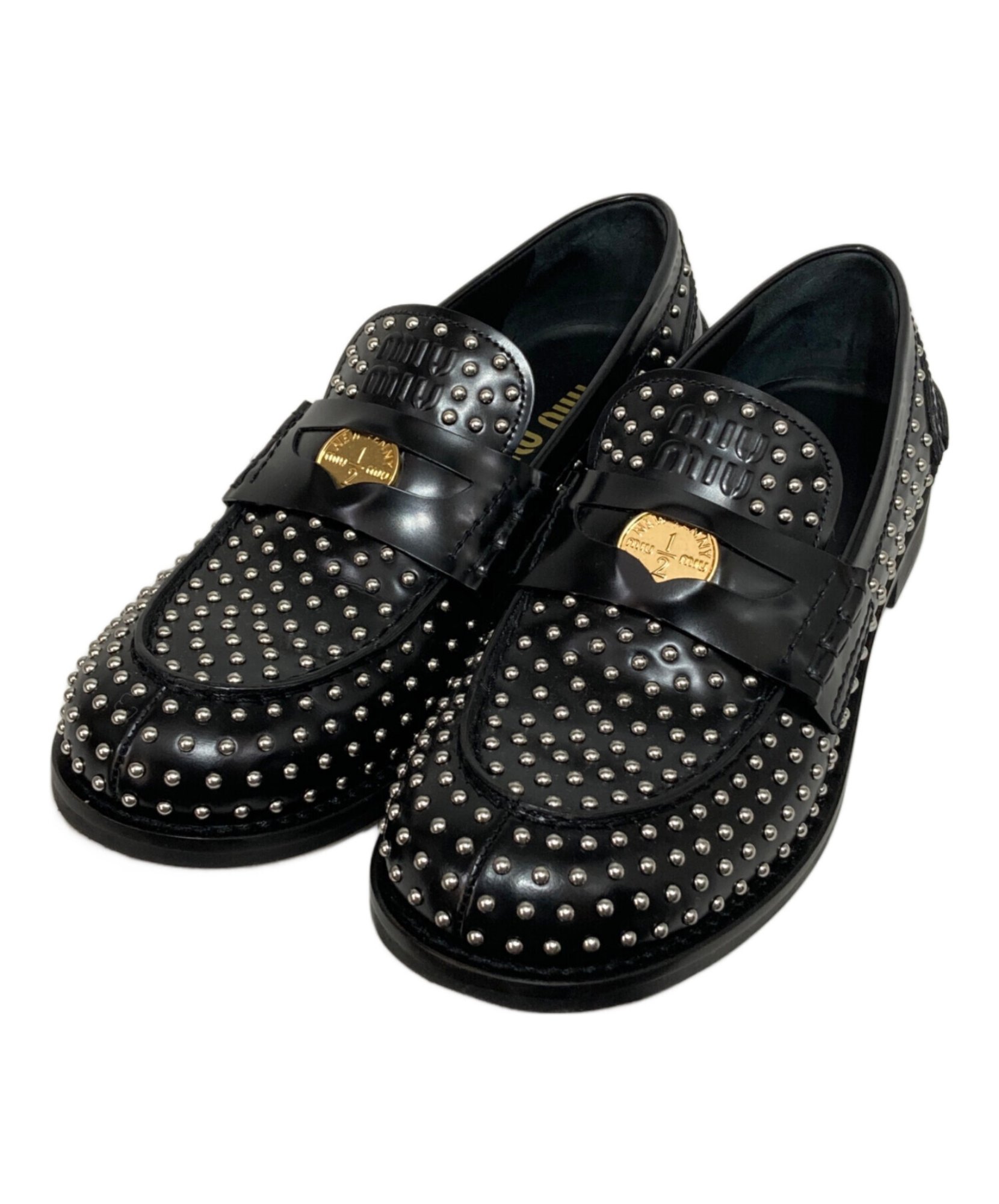 MIUMIU スタッズ付きムートンシューズ MIU MIU / ミュウミュウ】スタッズトリムローファー|足元から放つ