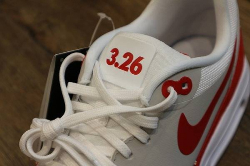 ウルトラのスニーカー