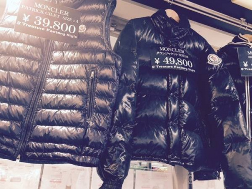 ダウンジャケットのMONCLER