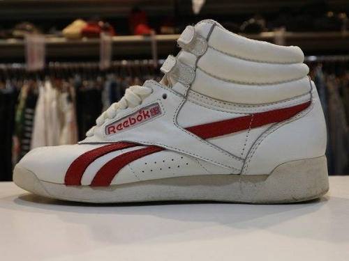 スニーカーの中古