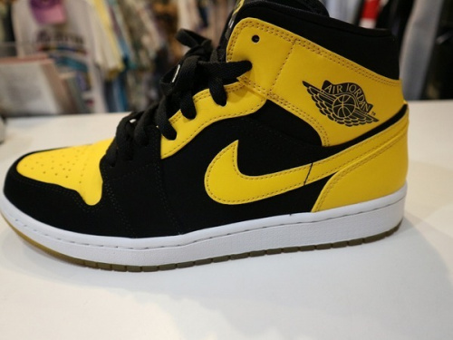 ナイキ エアジョーダンのAIR JOURDAN 1　MID