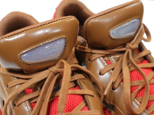 アディダス バイ ラフシモンズのREPLICANT OZWEEGO