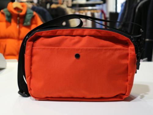 プレイセス＋フェイセスのショルダーバック