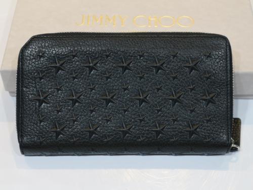 ジミーチュウのフィリパスターエンボスラウンドファスナー長財布