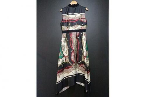 ラブレスのスカーフフレアドレス