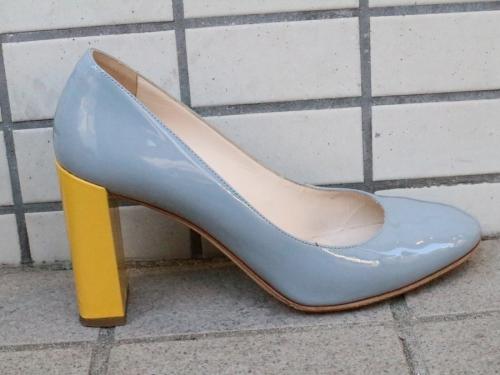 フェンディのエナメルパンプス