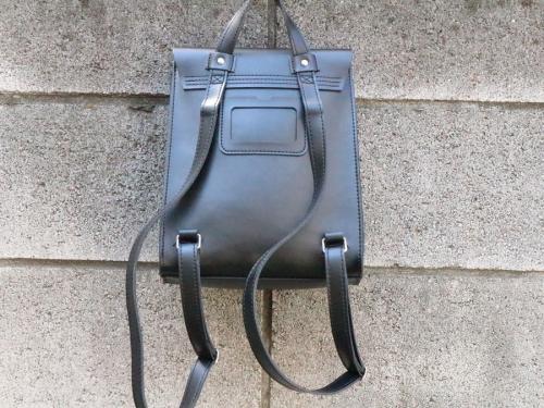 ドクターマーチンのミニレザーバックパック