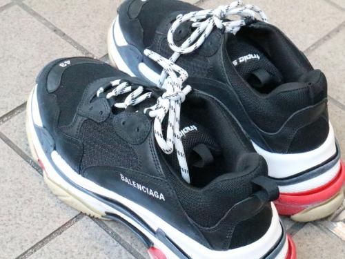 バレンシアガのTRIPLE S TRAINERS