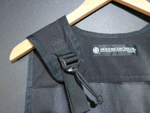 アウトドアブランドのmout recon tailor