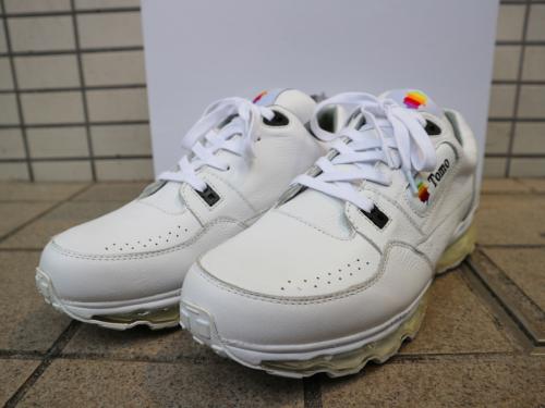 トモアンドシーオーのクリアソールボリュームスニーカー