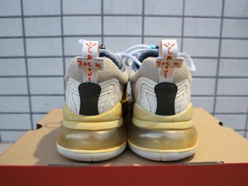 ナイキのAIR MAX 270