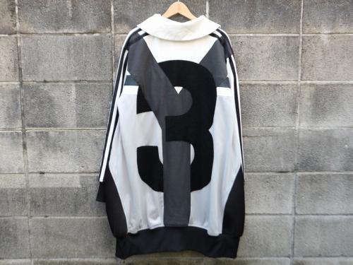 ワイスリーのOversized Varsity Track top