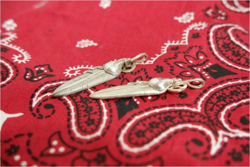 フェザーペンダントトップのシルバーアクセサリー