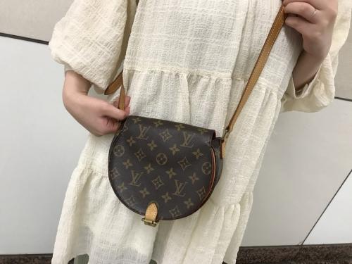 LOUIS VUITTON 　のルイ ヴィトン　