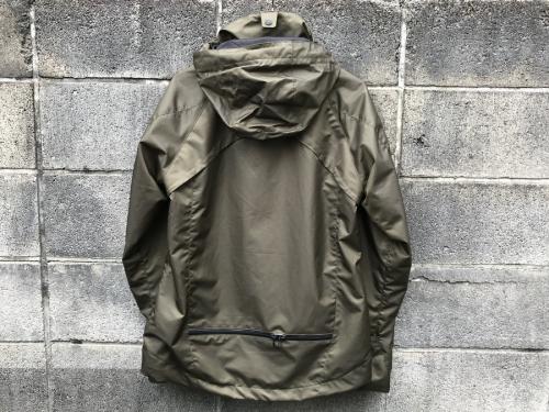 ナリフリの2レイヤーマウンテンパーカー