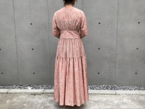 ボールジィーのクローディングフラワープリント クルーネックマキシワンピース