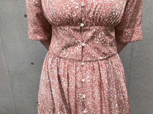 クローディングフラワープリント クルーネックマキシワンピースのトレファクスタイル江古田店