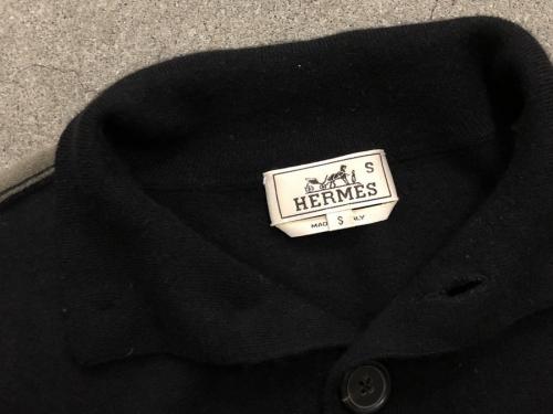 エルメスのサイドラインハイネックニット