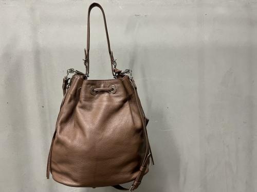 BALENCIAGAのバレンシアガ