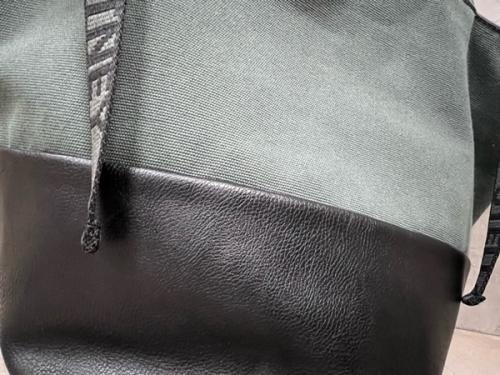 バイカラーハンドバッグのユニセックス　日本限定　700079WU072